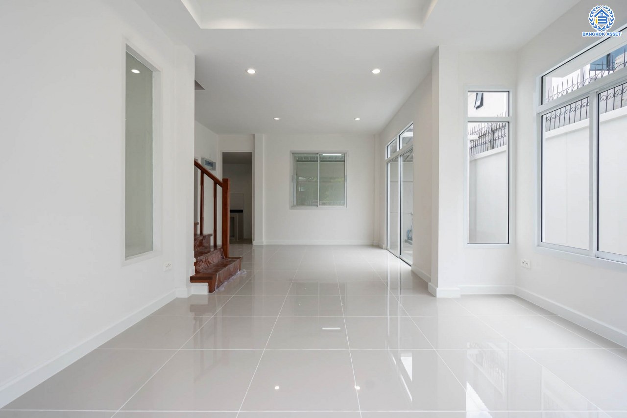 บ้านมือสองนนทบุรี ม.เอดรีม ราชพฤกษ์-ตลิ่งชัน หลังมุม เนื้อที่ 25.9 ตร.ว. ฟังก์ชันจัดเต็ม 3 ห้องนอน 2 ห้องน้ำ จอดรถได้ 1 คัน ตอบโจทย์ทุกการเข้าอยู่ รายล้อมด้วยสิ่งอำนวยความสะดวกมากมาย บนทำเลเดินทางสะดวก ใกล้ทางด่วน "ศรีรัช" และรถไฟฟ้าสายสีแดง "สถานีตลิ่งชัน"